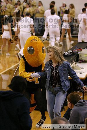 

Filename: img_2168_std.jpg
Aperture: f/2.8
Shutter Speed: 1/640
Body: Canon EOS DIGITAL REBEL
Lens: Canon EF 80-200mm f/2.8 L