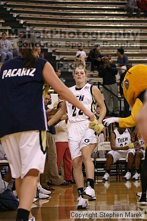 

Filename: img_2049_std.jpg
Aperture: f/2.8
Shutter Speed: 1/640
Body: Canon EOS DIGITAL REBEL
Lens: Canon EF 80-200mm f/2.8 L