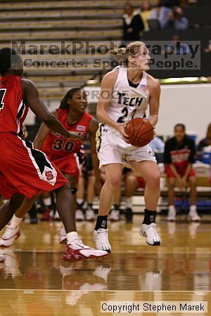 

Filename: img_2387_std.jpg
Aperture: f/2.8
Shutter Speed: 1/320
Body: Canon EOS DIGITAL REBEL
Lens: Canon EF 80-200mm f/2.8 L