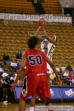 

Filename: img_2332_std.jpg
Aperture: f/2.8
Shutter Speed: 1/320
Body: Canon EOS DIGITAL REBEL
Lens: Canon EF 80-200mm f/2.8 L