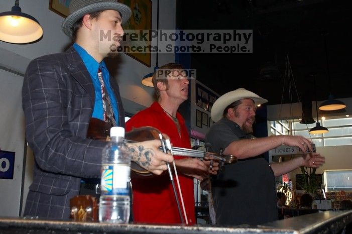 1020409145

Filename: SRM_20060223_173556_9.jpg
Aperture: f/6.3
Shutter Speed: 1/80
Body: Canon EOS 20D
Lens: Canon EF-S 18-55mm f/3.5-5.6