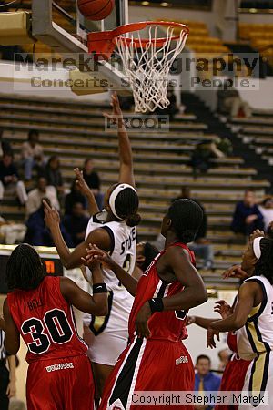 

Filename: img_2438_std.jpg
Aperture: f/2.8
Shutter Speed: 1/320
Body: Canon EOS DIGITAL REBEL
Lens: Canon EF 80-200mm f/2.8 L