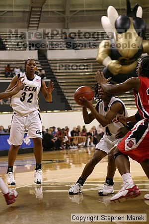 

Filename: img_2508_std.jpg
Aperture: f/2.5
Shutter Speed: 1/400
Body: Canon EOS DIGITAL REBEL
Lens: Canon EF 50mm f/1.8 II