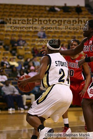 

Filename: img_2336_std.jpg
Aperture: f/2.8
Shutter Speed: 1/320
Body: Canon EOS DIGITAL REBEL
Lens: Canon EF 80-200mm f/2.8 L