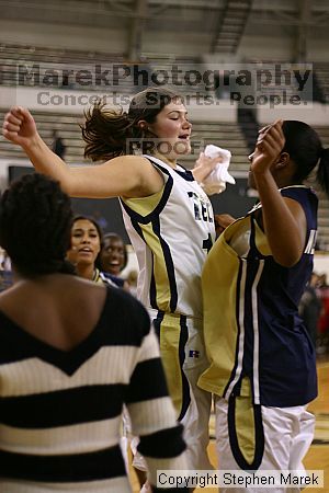 

Filename: img_2313_std.jpg
Aperture: f/2.0
Shutter Speed: 1/320
Body: Canon EOS DIGITAL REBEL
Lens: Canon EF 50mm f/1.8 II