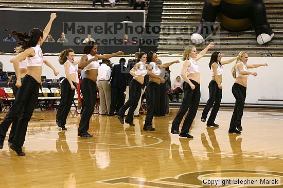 

Filename: img_2522_std.jpg
Aperture: f/2.5
Shutter Speed: 1/400
Body: Canon EOS DIGITAL REBEL
Lens: Canon EF 50mm f/1.8 II