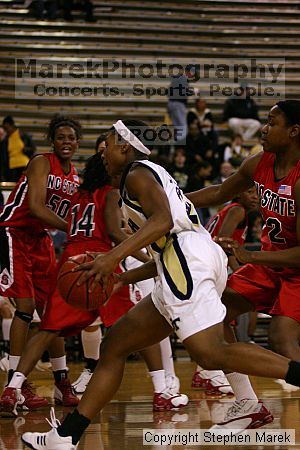 

Filename: img_2426_std.jpg
Aperture: f/2.8
Shutter Speed: 1/500
Body: Canon EOS DIGITAL REBEL
Lens: Canon EF 80-200mm f/2.8 L