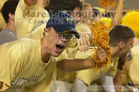 

Filename: crw_2571_std.jpg
Aperture: f/4.0
Shutter Speed: 1/125
Body: Canon EOS DIGITAL REBEL
Lens: Canon EF 80-200mm f/2.8 L