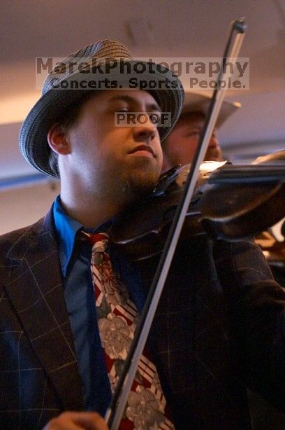 

Filename: SRM_20060223_171210_3.jpg
Aperture: f/2.8
Shutter Speed: 1/160
Body: Canon EOS DIGITAL REBEL
Lens: Canon EF 50mm f/1.8 II