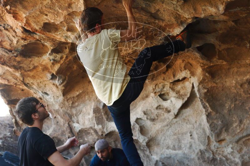 

Filename: SRM_20180314_1449080.jpg
Aperture: f/4.0
Shutter Speed: 1/400
Body: Canon EOS-1D Mark II
Lens: Canon EF 50mm f/1.8 II