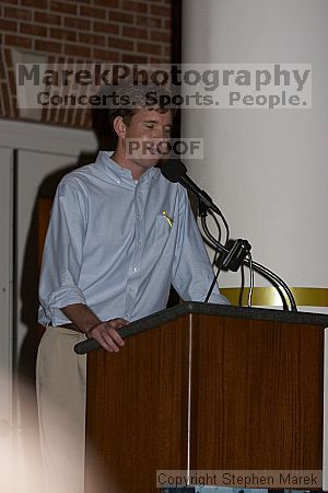 

Filename: crw_0982_std.jpg
Aperture: f/3.5
Shutter Speed: 1/200
Body: Canon EOS DIGITAL REBEL
Lens: Canon EF 80-200mm f/2.8 L