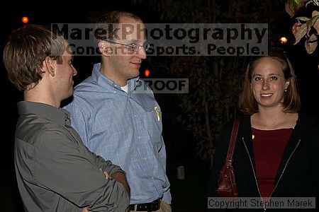 

Filename: crw_1042_std.jpg
Aperture: f/5.6
Shutter Speed: 1/200
Body: Canon EOS DIGITAL REBEL
Lens: Canon EF-S 18-55mm f/3.5-5.6