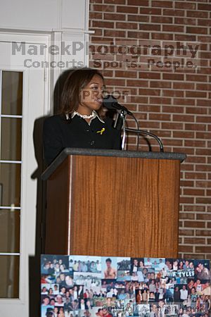 

Filename: crw_0993_std.jpg
Aperture: f/2.8
Shutter Speed: 1/200
Body: Canon EOS DIGITAL REBEL
Lens: Canon EF 80-200mm f/2.8 L