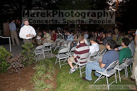 

Filename: crw_0978_std.jpg
Aperture: f/3.5
Shutter Speed: 1/50
Body: Canon EOS DIGITAL REBEL
Lens: Canon EF-S 18-55mm f/3.5-5.6