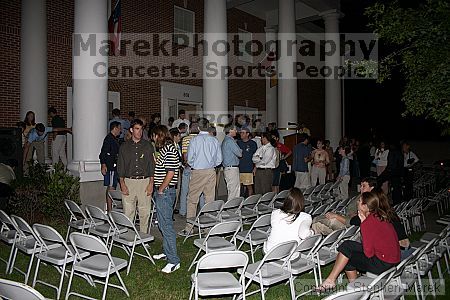 

Filename: crw_1033_std.jpg
Aperture: f/3.5
Shutter Speed: 1/200
Body: Canon EOS DIGITAL REBEL
Lens: Canon EF-S 18-55mm f/3.5-5.6