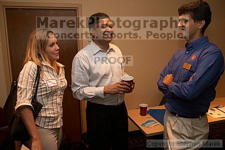 

Filename: crw_0878_std.jpg
Aperture: f/4.5
Shutter Speed: 1/60
Body: Canon EOS DIGITAL REBEL
Lens: Canon EF-S 18-55mm f/3.5-5.6