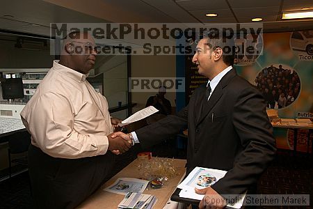 

Filename: crw_0889_std.jpg
Aperture: f/4.5
Shutter Speed: 1/60
Body: Canon EOS DIGITAL REBEL
Lens: Canon EF-S 18-55mm f/3.5-5.6