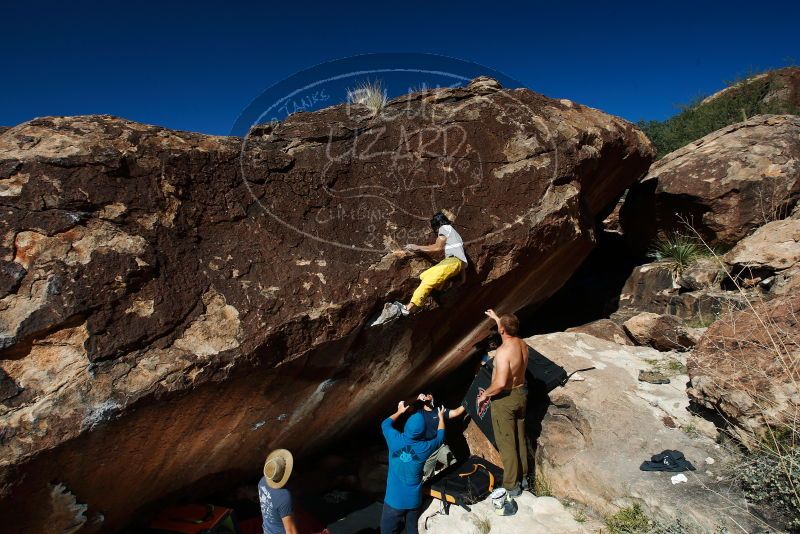 Bouldering in Hueco Tanks on 11/10/2018 with Blue Lizard Climbing and Yoga
Filename: SRM_20181110_1404170.jpg
Aperture: f/8.0
Shutter Speed: 1/250
Body: Canon EOS-1D Mark II
Lens: Canon EF 16-35mm f/2.8 L