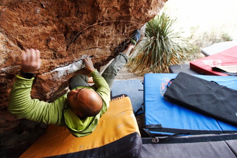 Bouldering in Hueco Tanks on 11/10/2018 with Blue Lizard Climbing and Yoga
Filename: SRM_20181110_1226500.jpg
Aperture: f/4.0
Shutter Speed: 1/320
Body: Canon EOS-1D Mark II
Lens: Canon EF 16-35mm f/2.8 L