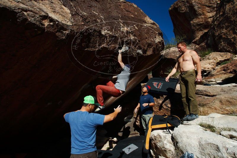 Bouldering in Hueco Tanks on 11/10/2018 with Blue Lizard Climbing and Yoga
Filename: SRM_20181110_1358090.jpg
Aperture: f/8.0
Shutter Speed: 1/250
Body: Canon EOS-1D Mark II
Lens: Canon EF 16-35mm f/2.8 L