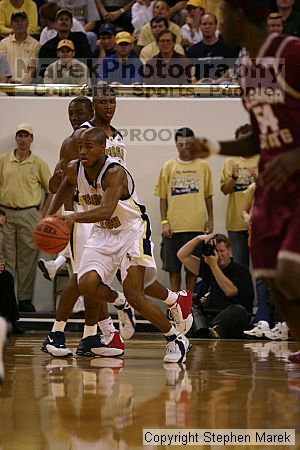 

Filename: img_3141_std.jpg
Aperture: f/2.8
Shutter Speed: 1/400
Body: Canon EOS DIGITAL REBEL
Lens: Canon EF 80-200mm f/2.8 L