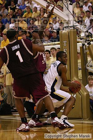 

Filename: img_3042_std.jpg
Aperture: f/2.8
Shutter Speed: 1/640
Body: Canon EOS DIGITAL REBEL
Lens: Canon EF 80-200mm f/2.8 L