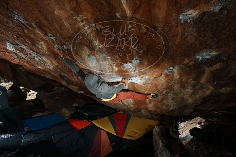 Bouldering in Hueco Tanks on 11/11/2018 with Blue Lizard Climbing and Yoga
Filename: SRM_20181111_1448040.jpg
Aperture: f/8.0
Shutter Speed: 1/250
Body: Canon EOS-1D Mark II
Lens: Canon EF 16-35mm f/2.8 L