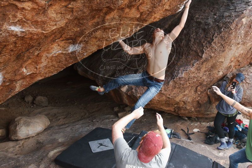Bouldering in Hueco Tanks on 11/24/2018 with Blue Lizard Climbing and Yoga
Filename: SRM_20181124_1330353.jpg
Aperture: f/5.6
Shutter Speed: 1/250
Body: Canon EOS-1D Mark II
Lens: Canon EF 16-35mm f/2.8 L