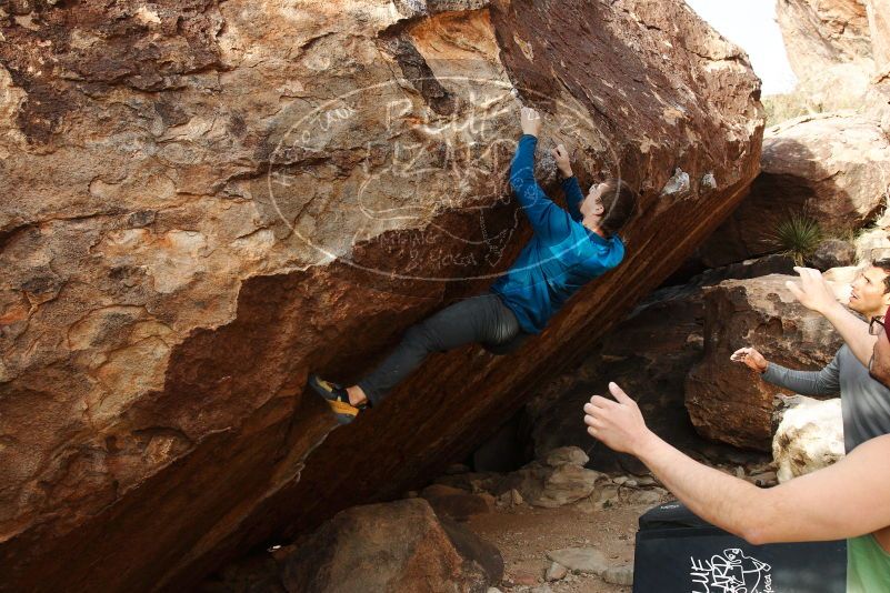 Bouldering in Hueco Tanks on 11/24/2018 with Blue Lizard Climbing and Yoga
Filename: SRM_20181124_1658560.jpg
Aperture: f/7.1
Shutter Speed: 1/250
Body: Canon EOS-1D Mark II
Lens: Canon EF 16-35mm f/2.8 L