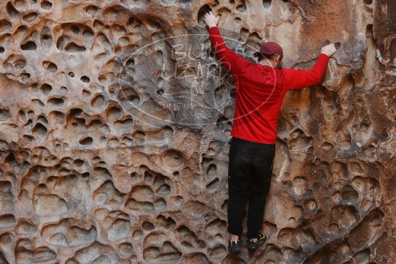 Bouldering in Hueco Tanks on 11/23/2018 with Blue Lizard Climbing and Yoga
Filename: SRM_20181123_1115470.jpg
Aperture: f/3.2
Shutter Speed: 1/250
Body: Canon EOS-1D Mark II
Lens: Canon EF 50mm f/1.8 II