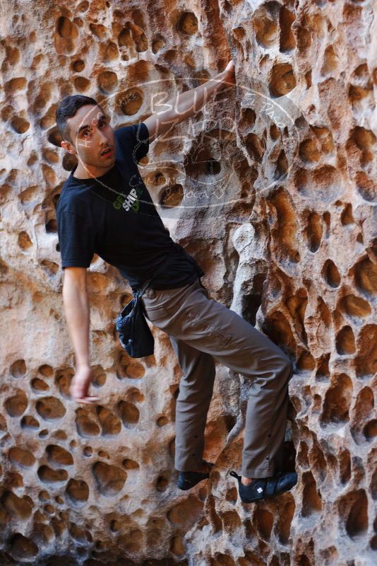Bouldering in Hueco Tanks on 11/23/2018 with Blue Lizard Climbing and Yoga
Filename: SRM_20181123_1120050.jpg
Aperture: f/3.2
Shutter Speed: 1/125
Body: Canon EOS-1D Mark II
Lens: Canon EF 50mm f/1.8 II