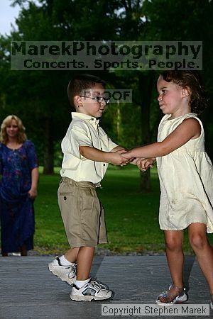 

Filename: img_9652_std.jpg
Aperture: f/5.6
Shutter Speed: 1/60
Body: Canon EOS DIGITAL REBEL
Lens: Canon EF-S 18-55mm f/3.5-5.6