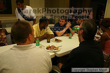 

Filename: crw_9900_std.jpg
Aperture: f/6.3
Shutter Speed: 1/30
Body: Canon EOS DIGITAL REBEL
Lens: Canon EF-S 18-55mm f/3.5-5.6