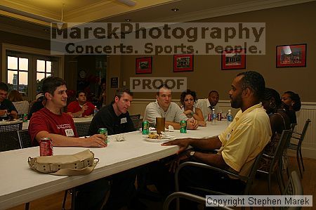 

Filename: crw_9895_std.jpg
Aperture: f/6.3
Shutter Speed: 1/50
Body: Canon EOS DIGITAL REBEL
Lens: Canon EF-S 18-55mm f/3.5-5.6