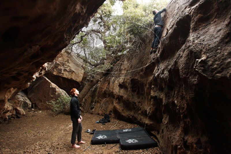Bouldering in Hueco Tanks on 11/22/2018 with Blue Lizard Climbing and Yoga
Filename: SRM_20181122_1536360.jpg
Aperture: f/2.8
Shutter Speed: 1/250
Body: Canon EOS-1D Mark II
Lens: Canon EF 16-35mm f/2.8 L