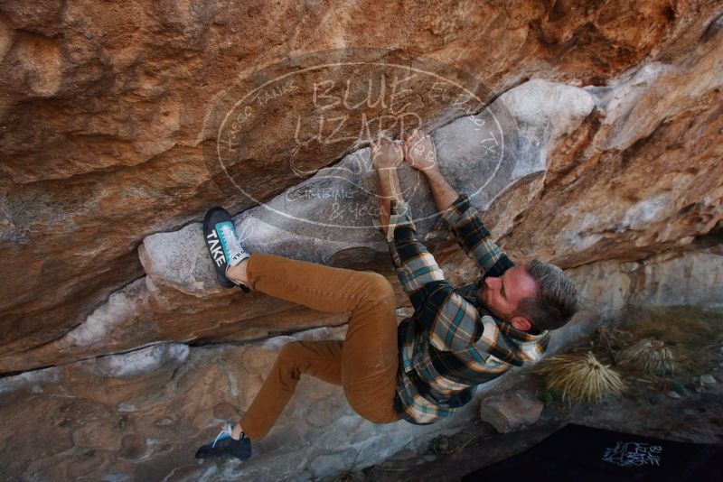 Bouldering in Hueco Tanks on 11/20/2018 with Blue Lizard Climbing and Yoga
Filename: SRM_20181120_1045590.jpg
Aperture: f/5.6
Shutter Speed: 1/500
Body: Canon EOS-1D Mark II
Lens: Canon EF 16-35mm f/2.8 L