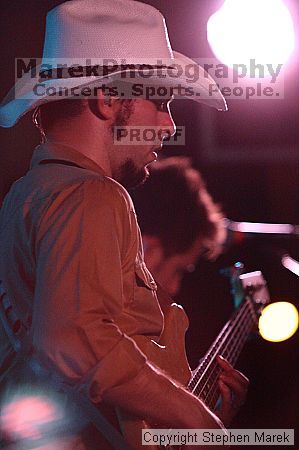 

Filename: crw_9499_std.jpg
Aperture: f/2.8
Shutter Speed: 1/200
Body: Canon EOS DIGITAL REBEL
Lens: Canon EF 80-200mm f/2.8 L