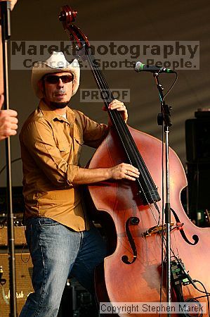 

Filename: crw_9273_std.jpg
Aperture: f/4.5
Shutter Speed: 1/320
Body: Canon EOS DIGITAL REBEL
Lens: Canon EF 80-200mm f/2.8 L