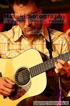 

Filename: crw_9295_std.jpg
Aperture: f/7.1
Shutter Speed: 1/250
Body: Canon EOS DIGITAL REBEL
Lens: Canon EF 80-200mm f/2.8 L