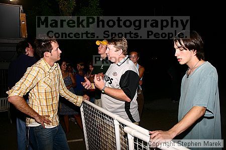 

Filename: crw_9531_std.jpg
Aperture: f/3.5
Shutter Speed: 1/100
Body: Canon EOS DIGITAL REBEL
Lens: Canon EF-S 18-55mm f/3.5-5.6