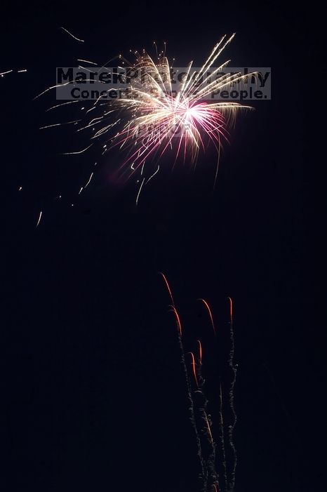 Independence day fireworks, outside of Austin, TX.

Filename: SRM_20060704_210330_4.jpg
Aperture: f/18.0
Shutter Speed: 8/1
Body: Canon EOS 20D
Lens: Canon EF-S 18-55mm f/3.5-5.6