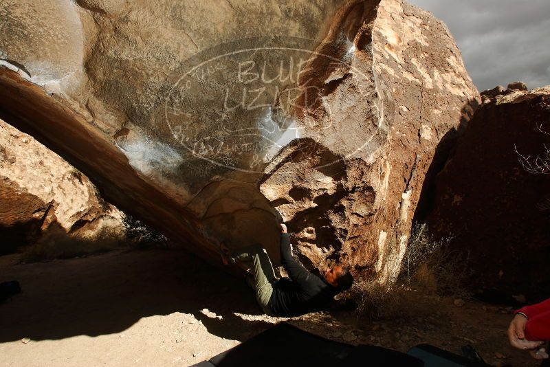 Bouldering in Hueco Tanks on 12/02/2018 with Blue Lizard Climbing and Yoga
Filename: SRM_20181202_1437590.jpg
Aperture: f/8.0
Shutter Speed: 1/250
Body: Canon EOS-1D Mark II
Lens: Canon EF 16-35mm f/2.8 L