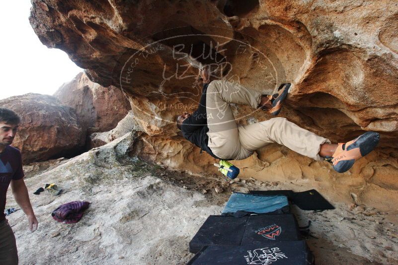 Bouldering in Hueco Tanks on 12/08/2018 with Blue Lizard Climbing and Yoga
Filename: SRM_20181208_1638070.jpg
Aperture: f/6.3
Shutter Speed: 1/250
Body: Canon EOS-1D Mark II
Lens: Canon EF 16-35mm f/2.8 L