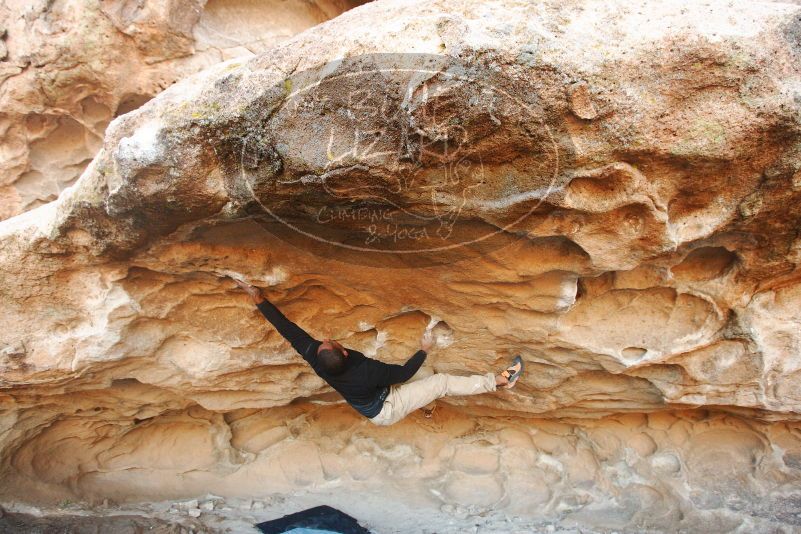 Bouldering in Hueco Tanks on 12/08/2018 with Blue Lizard Climbing and Yoga
Filename: SRM_20181208_1658390.jpg
Aperture: f/4.0
Shutter Speed: 1/250
Body: Canon EOS-1D Mark II
Lens: Canon EF 16-35mm f/2.8 L