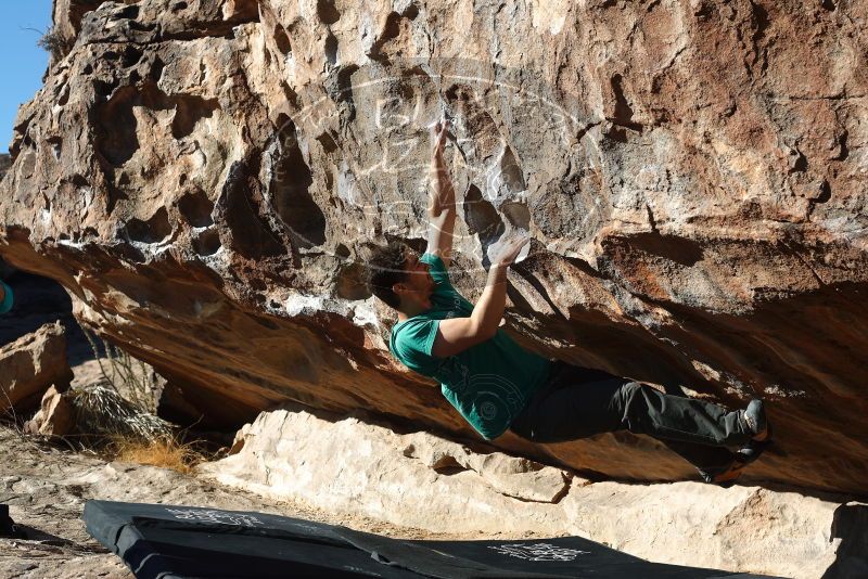 Bouldering in Hueco Tanks on 12/09/2018 with Blue Lizard Climbing and Yoga
Filename: SRM_20181209_1107360.jpg
Aperture: f/4.5
Shutter Speed: 1/400
Body: Canon EOS-1D Mark II
Lens: Canon EF 50mm f/1.8 II