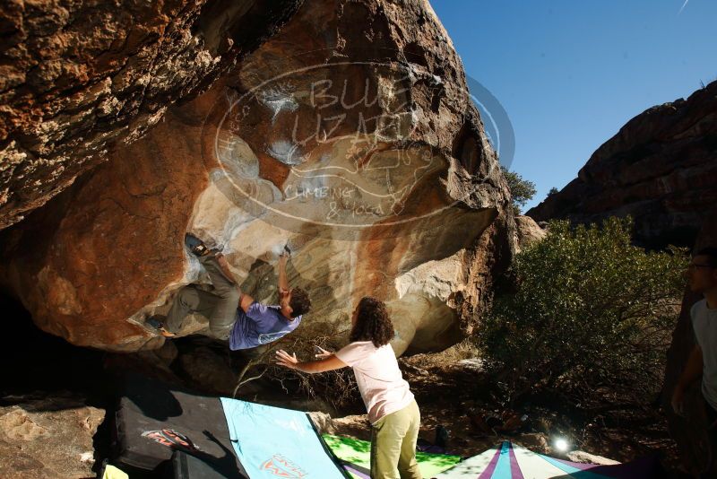 Bouldering in Hueco Tanks on 12/14/2018 with Blue Lizard Climbing and Yoga
Filename: SRM_20181214_1204210.jpg
Aperture: f/8.0
Shutter Speed: 1/250
Body: Canon EOS-1D Mark II
Lens: Canon EF 16-35mm f/2.8 L