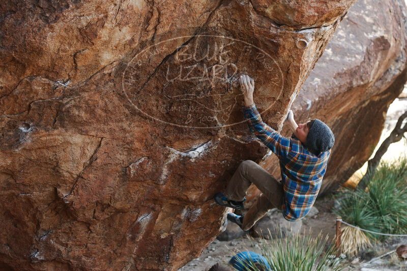 Bouldering in Hueco Tanks on 12/21/2018 with Blue Lizard Climbing and Yoga
Filename: SRM_20181221_1203430.jpg
Aperture: f/4.0
Shutter Speed: 1/320
Body: Canon EOS-1D Mark II
Lens: Canon EF 50mm f/1.8 II