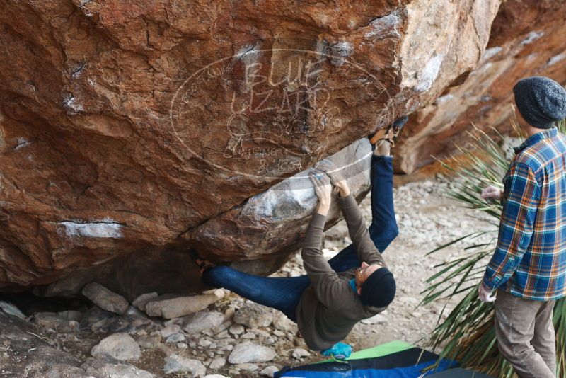 Bouldering in Hueco Tanks on 12/21/2018 with Blue Lizard Climbing and Yoga
Filename: SRM_20181221_1213380.jpg
Aperture: f/3.5
Shutter Speed: 1/320
Body: Canon EOS-1D Mark II
Lens: Canon EF 50mm f/1.8 II