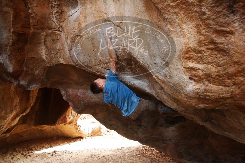 Bouldering in Hueco Tanks on 12/21/2018 with Blue Lizard Climbing and Yoga
Filename: SRM_20181221_1420260.jpg
Aperture: f/4.5
Shutter Speed: 1/250
Body: Canon EOS-1D Mark II
Lens: Canon EF 16-35mm f/2.8 L