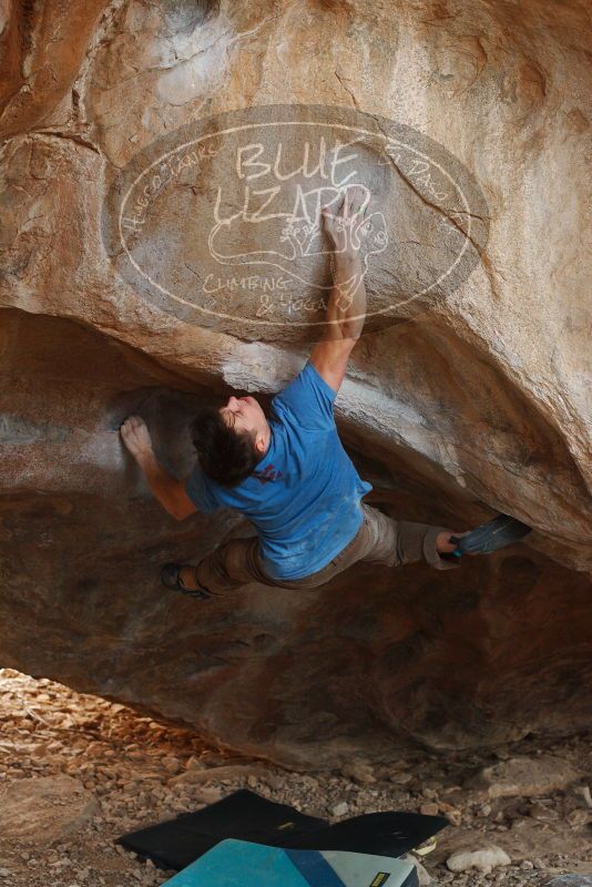 Bouldering in Hueco Tanks on 12/21/2018 with Blue Lizard Climbing and Yoga
Filename: SRM_20181221_1450430.jpg
Aperture: f/4.0
Shutter Speed: 1/250
Body: Canon EOS-1D Mark II
Lens: Canon EF 50mm f/1.8 II